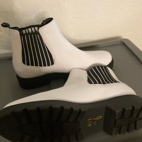 Boots - Picture 7 of 7